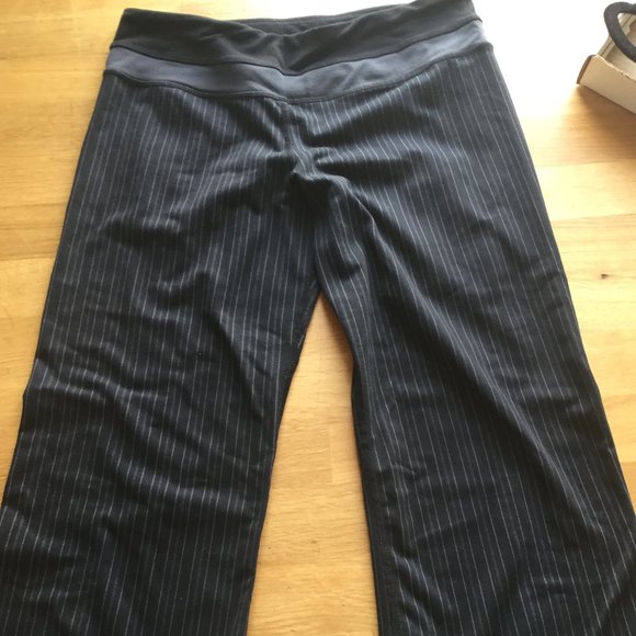 Lululemon Capris size 6 pin stripe - Picture 1 of 4